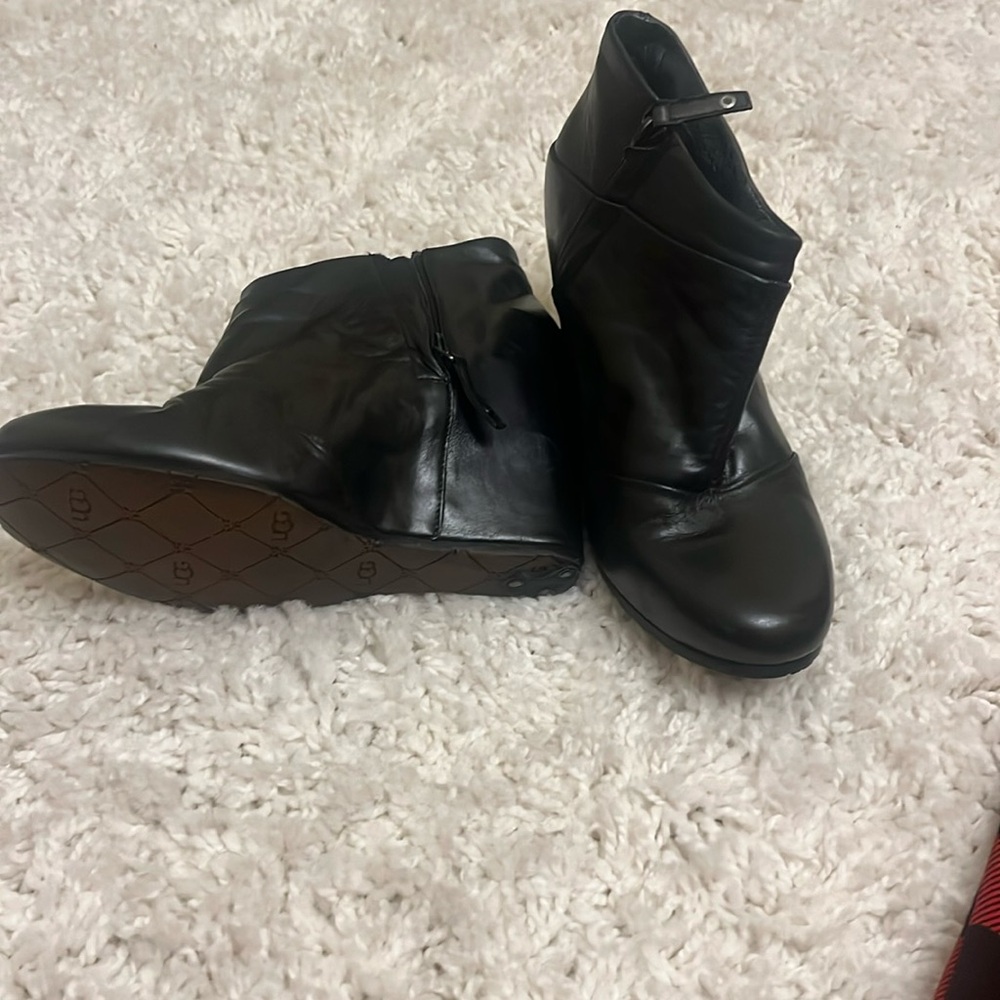 Pre loved UGGS Sz 8